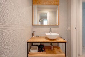 Bathroom - Apartment 'Marina' with Sea View, Wi-Fi and Air Conditioning (Polignano a Mare)
