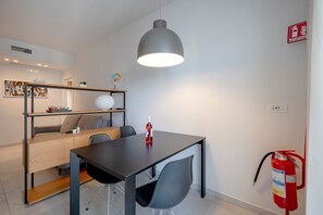 Dining - Apartment 'Marina' with Sea View, Wi-Fi and Air Conditioning (Polignano a Mare)