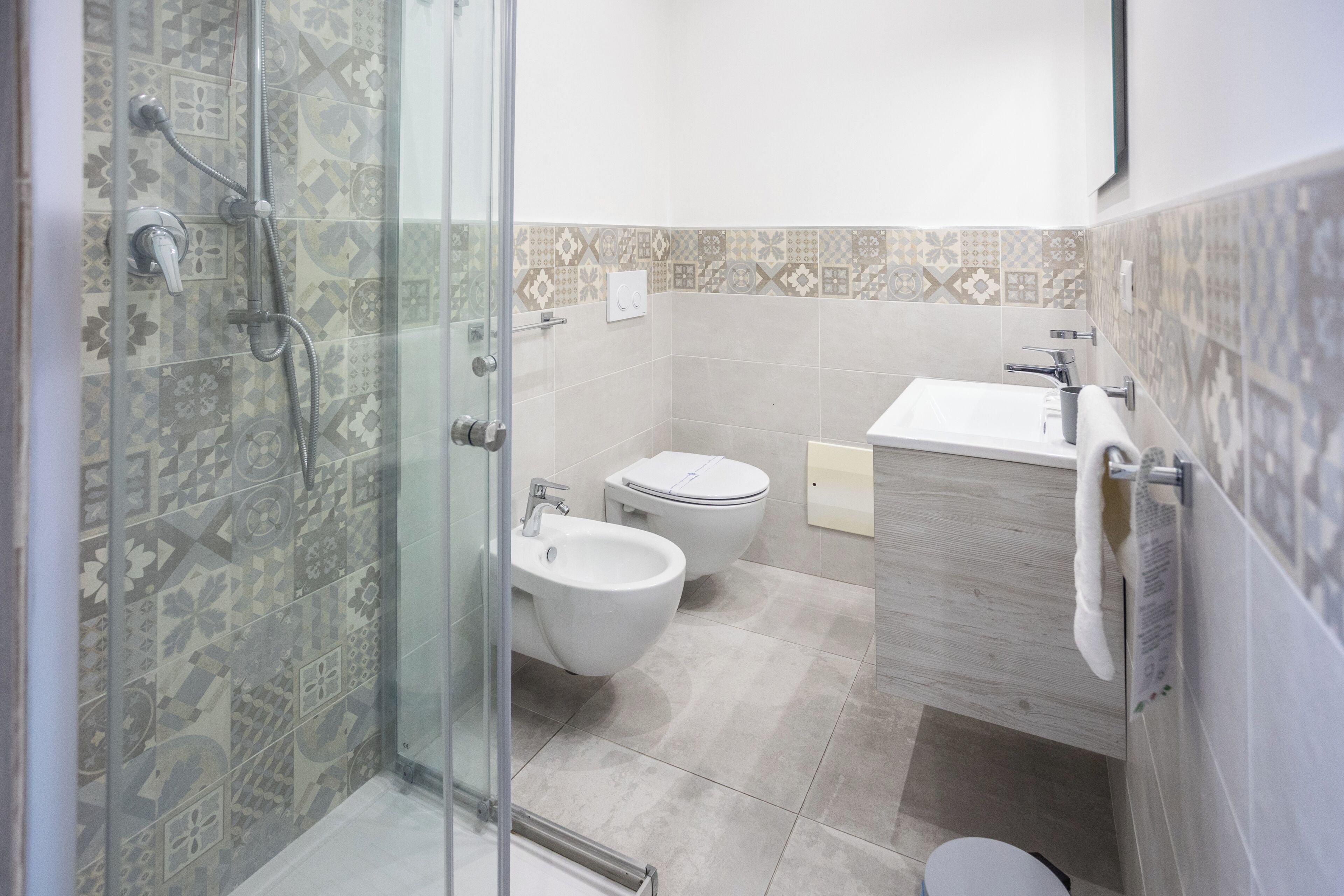 Room, Balcony | Bathroom