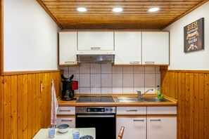 Kaffetrakter/tekoker, kjøleskap, mikrobølgeovn og ovn