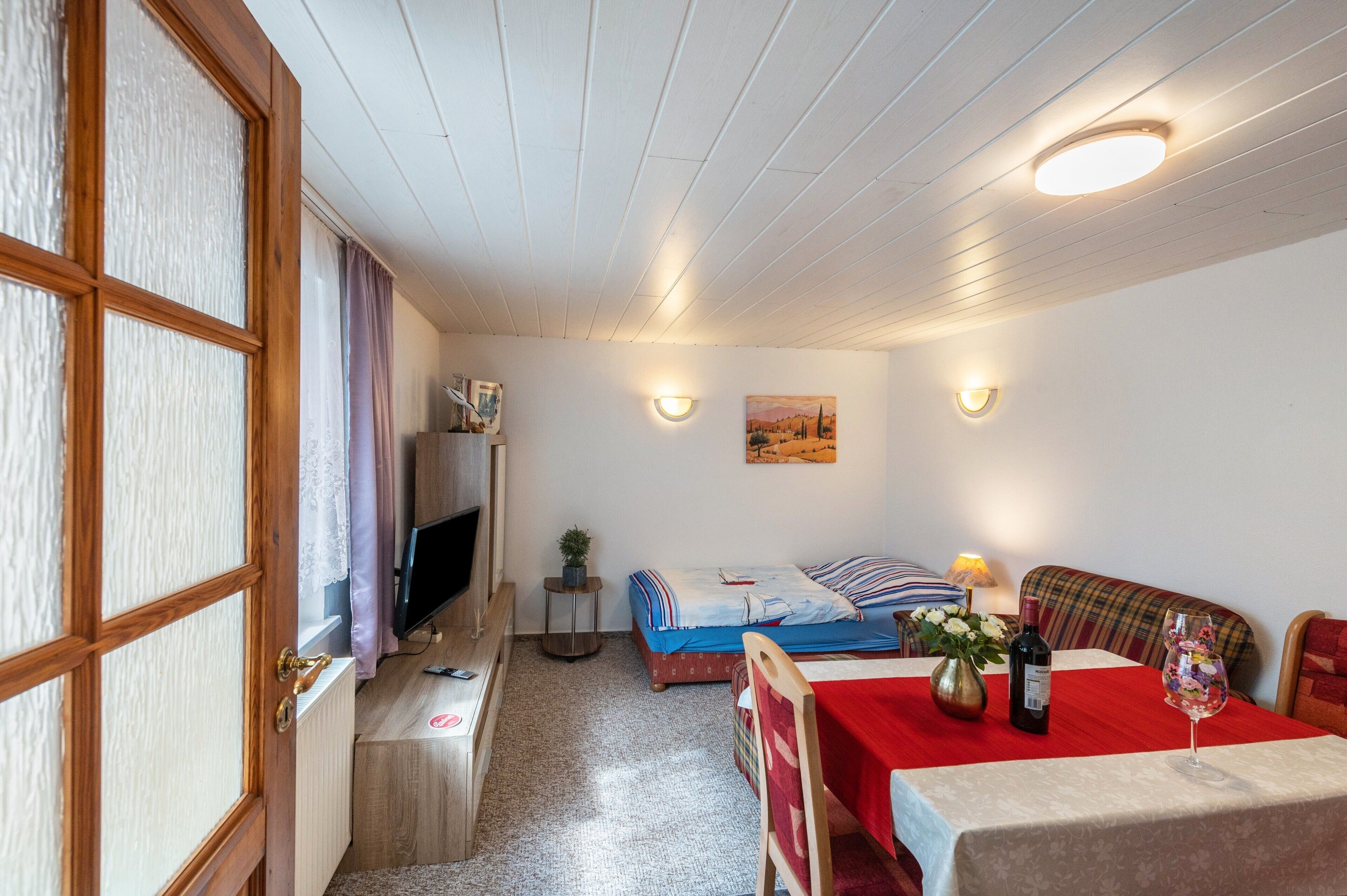 2 bedrooms, WiFi, bed sheets