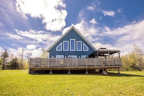 Exterior - Blue Island retreat- Secluded, Quiet and Welcoming (Fort Augustus)