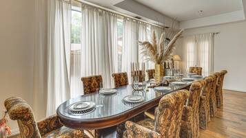 House (4 Bedrooms) | Interior