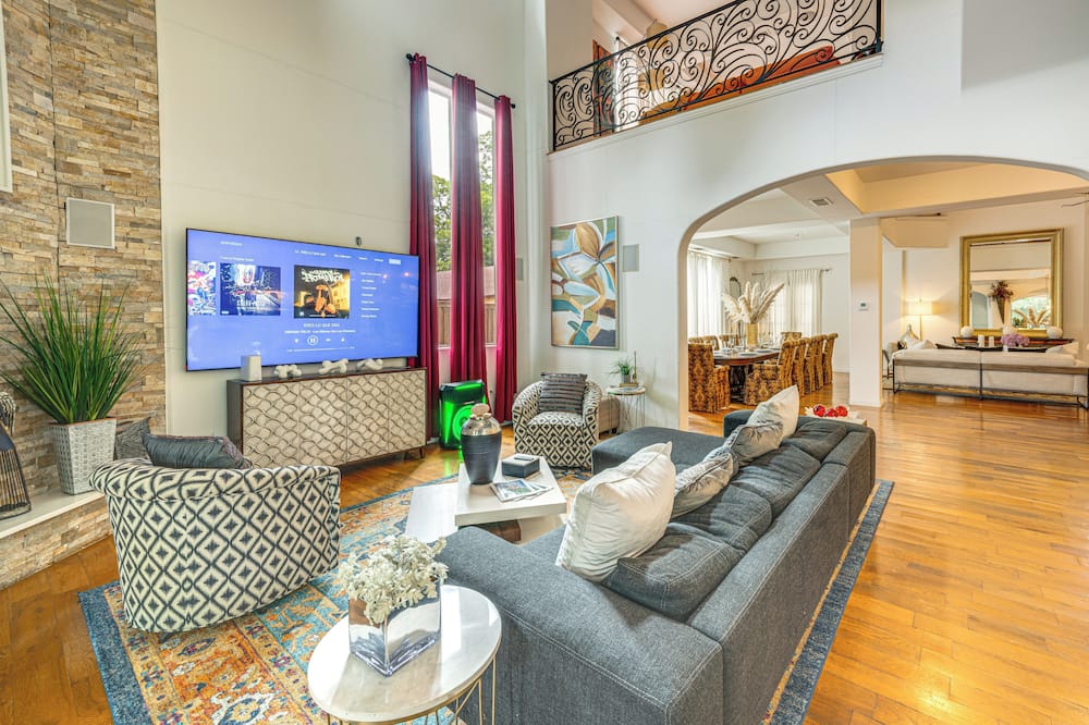 Luxe Old East Dallas Home in Historic Munger Place - White Rock Lake, TX