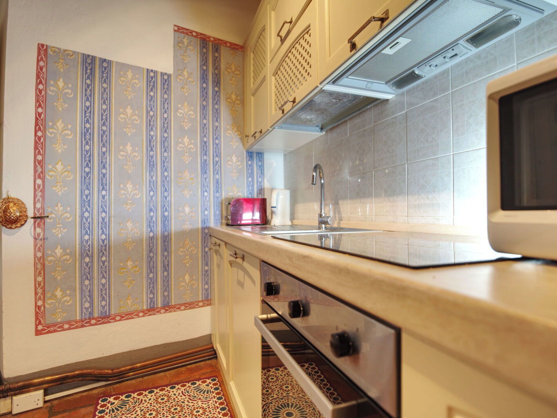 Holz, Flooring, Interior Design, Fussboden, Zimmer, Beleuchtung, Major Appliance, Countertop, Decke, Küche