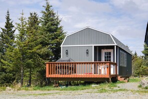 A cabin with a balcony, surrounded by trees. - Whale Watch, Fish & Hike Glaciers! Homer Cabin (Homer)