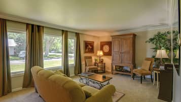 House (3 Bedrooms) | Front of property