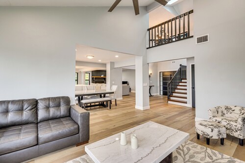 Pet Friendly! Canal-front Apollo Beach Gem w/ Pool