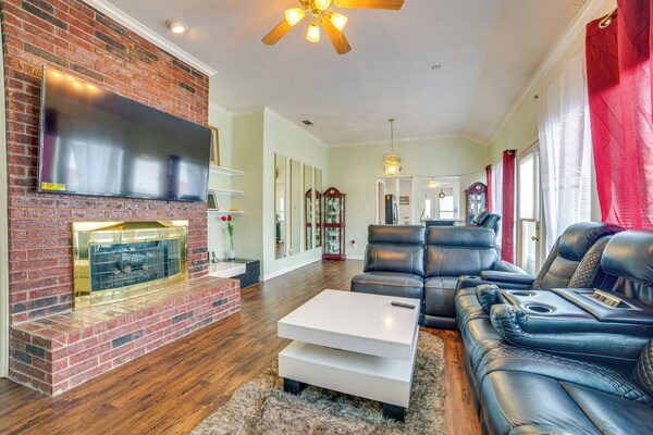 Private Patio & Grill! Garland Retreat Near Golf - Richardson, TX