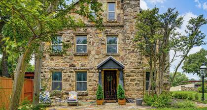 Historic Weatherford Estate w/ Backyard Oasis