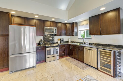 Walk to River + Bike Trail! East Wenatchee Escape