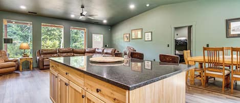 House (3 Bedrooms) | Interior