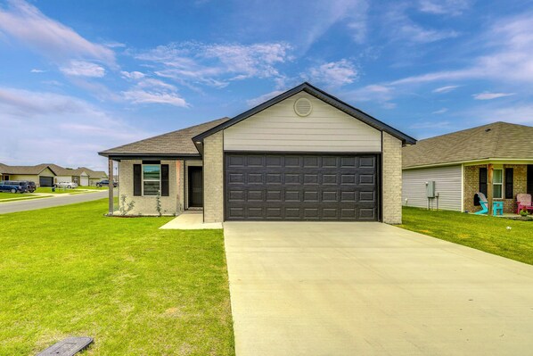 House (3 Bedrooms) | Front of property