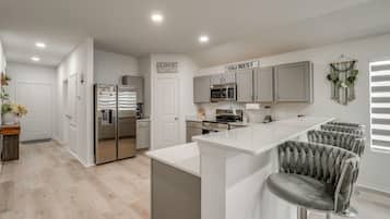 House (3 Bedrooms) | Interior