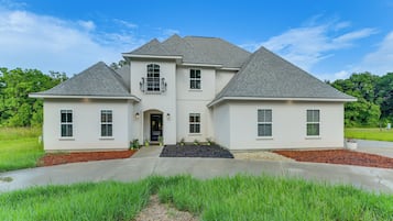 House (3 Bedrooms) | Front of property