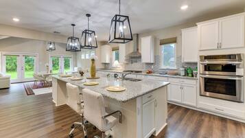 House (3 Bedrooms) | Interior