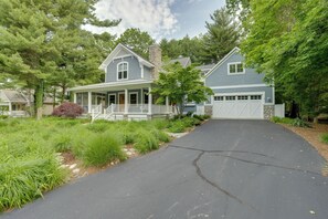 A two-story house with a front porch, garage, and a driveway leading to the entrance. - South Haven Family Lake Getaway 4 Mi to Downtown (South Haven)