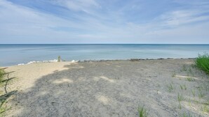 A sandy beach with a clear sky and calm sea. - South Haven Family Lake Getaway 4 Mi to Downtown (South Haven)