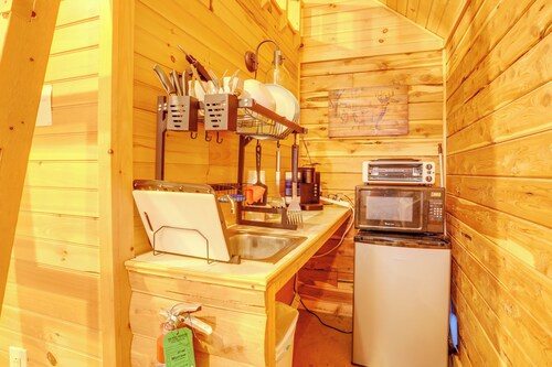 Near Trails! Ozark Mtn Hideaway w/ Fire Pit, Grill
