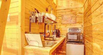 Near Trails! Ozark Mtn Hideaway w/ Fire Pit, Grill