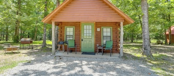 Adventure Awaits! Fifty-six Cabin Near Caverns