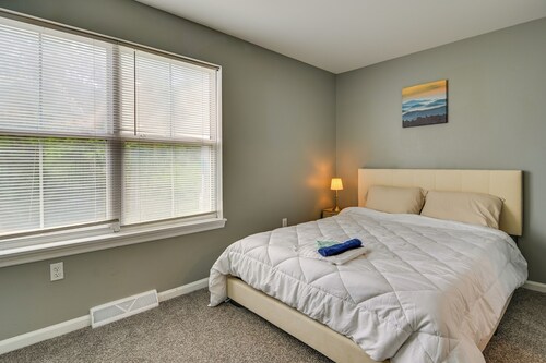 Pet-friendly Home w/ Private Yard Near Pittsburgh