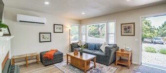 Walk to Main St! Quiet Mendocino County Retreat
