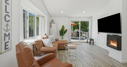 NEW! Modern Hampton Bays Cottage near BEACHES & TOWN