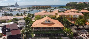 Spanish Water Marina Superior Apartment