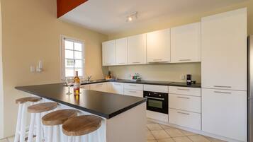 House | 3 bedrooms, high-speed internet