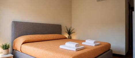 1 habitación, wifi y ropa de cama