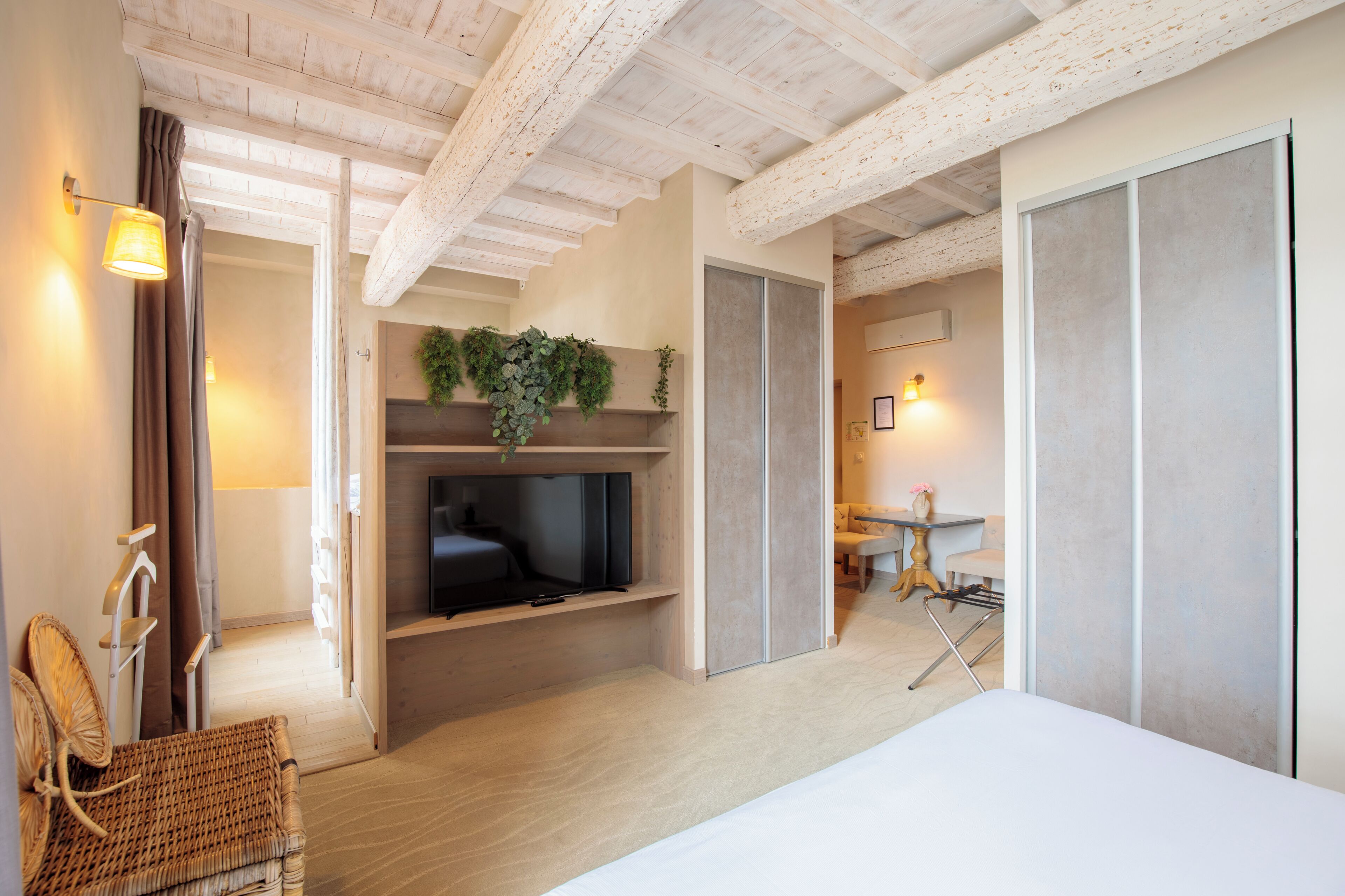 Signature-Doppelzimmer, Balkon, Blick auf den Innenhof | Zimmersafe, schallisolierte Zimmer, Babybetten, kostenloses WLAN