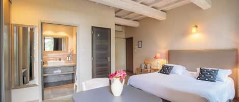 Prestige Room - Patio View | In-room safe, soundproofing, cots/infant beds, free WiFi