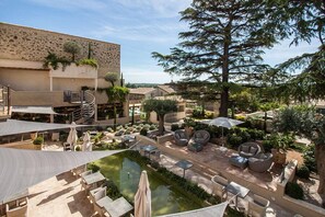 Loft style apartment, kitchen  terrace | View from room - Boutique Hôtel La Villa Montesquieu (Laudun-l'Ardoise)