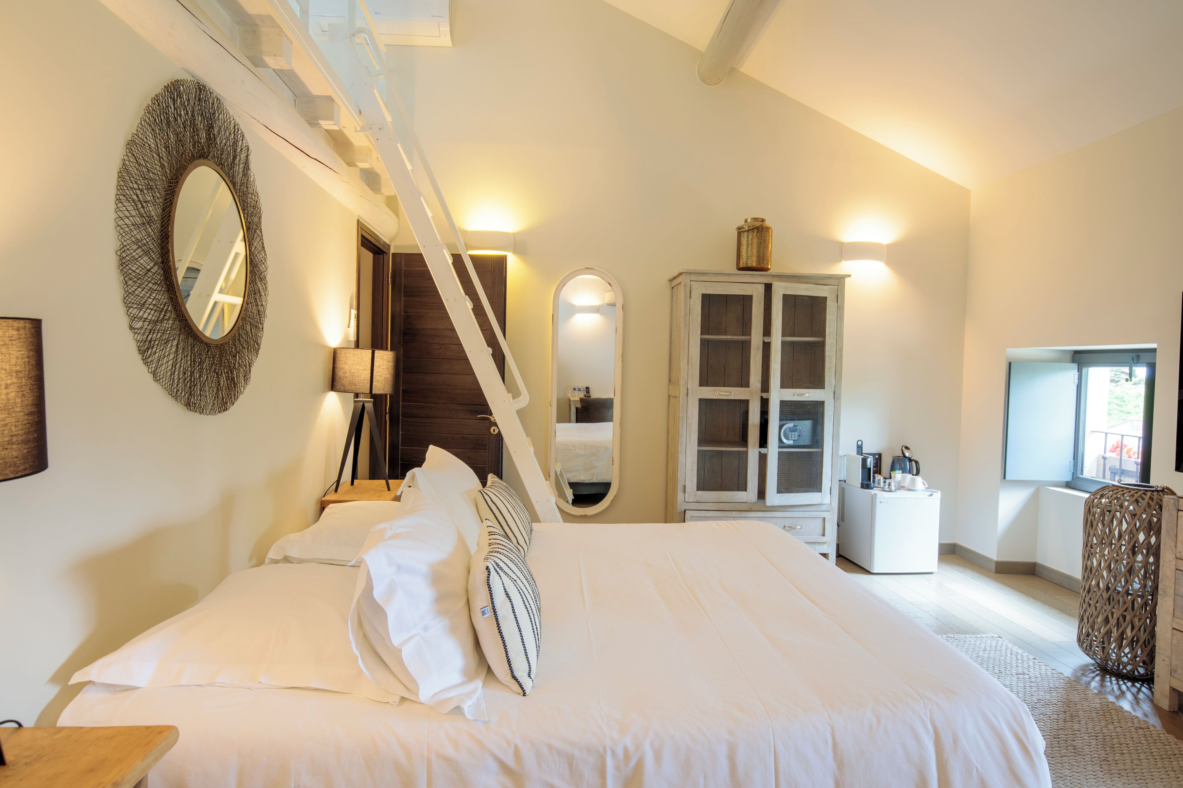 Superior-Maisonette | Zimmersafe, schallisolierte Zimmer, Babybetten, kostenloses WLAN