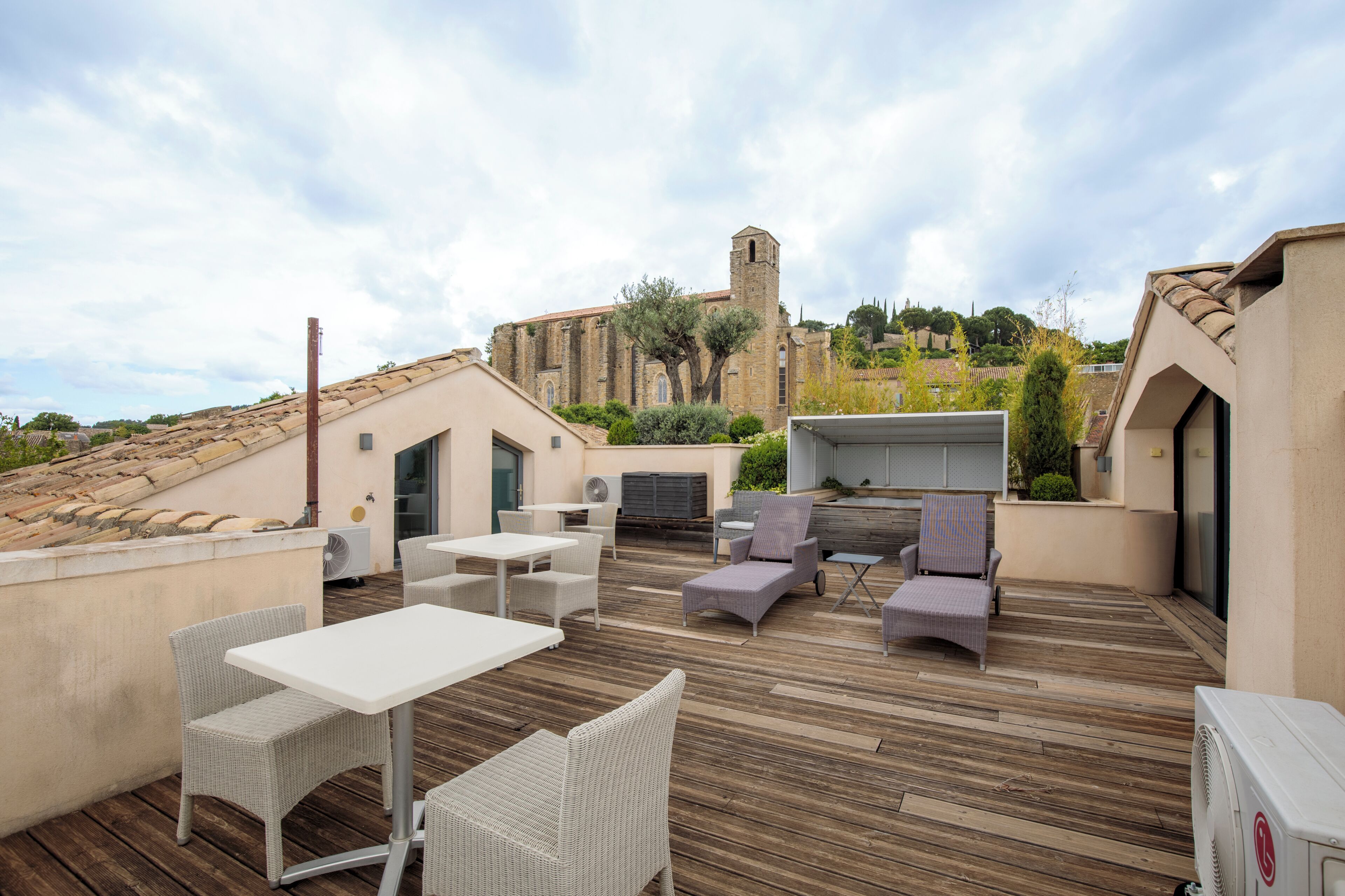 Deluxe-Apartment, Gartenblick | Speisen im Freien