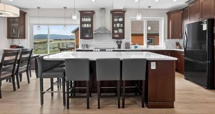 101 Harebell Circle Magnificent mt home, private HT, mt views, game room & more