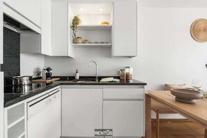 Coffee/tea maker, fridge, microwave, oven - Indigo Seasight - holiday with front-row sea views (Nieuwpoort)