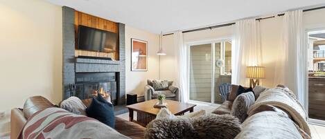 TV, fireplace