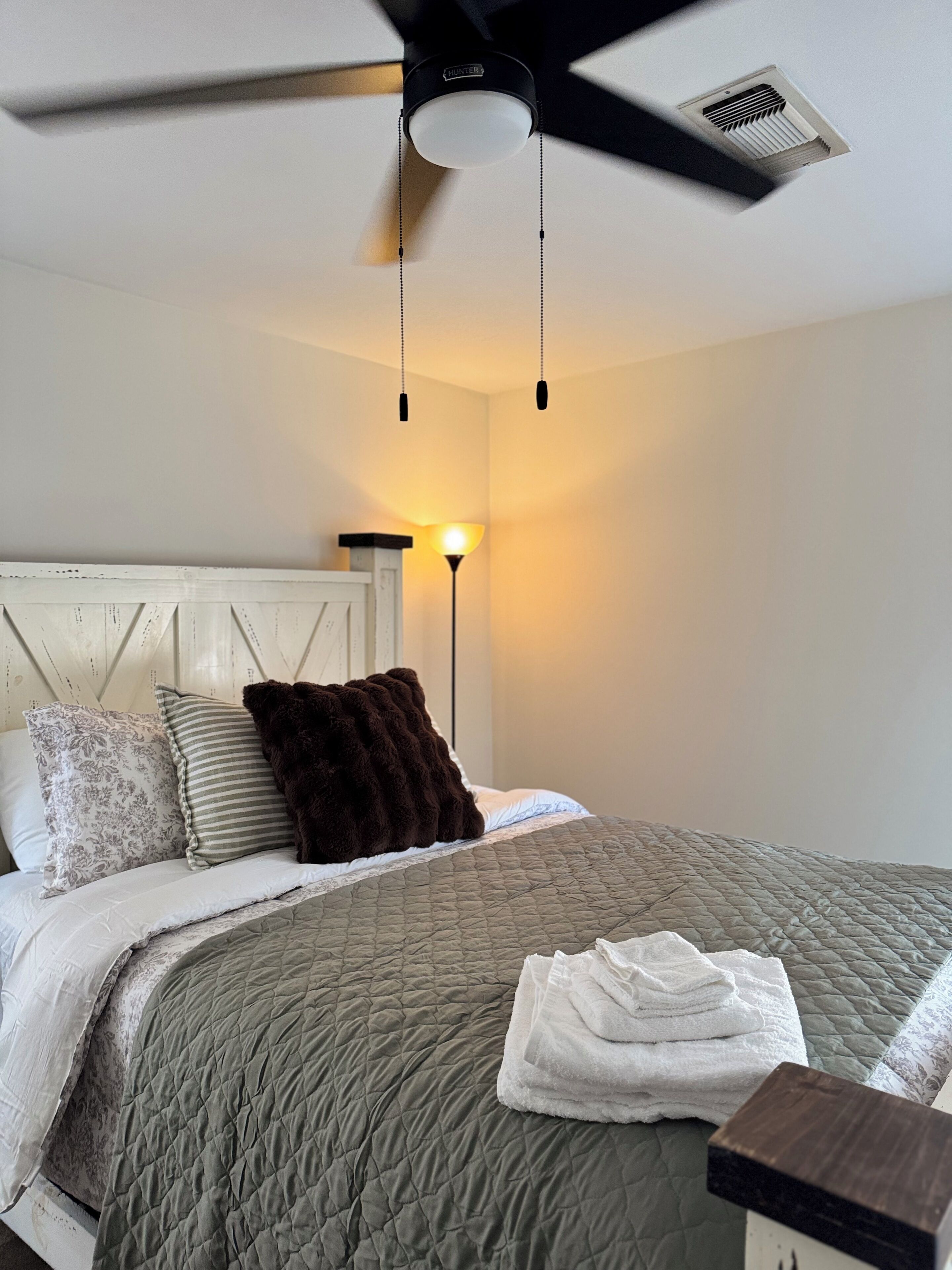 4 bedrooms, bed sheets