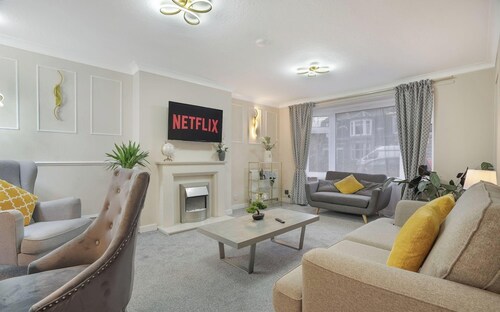 4-bedroom House Aberdeen Cults Kirk Brae House