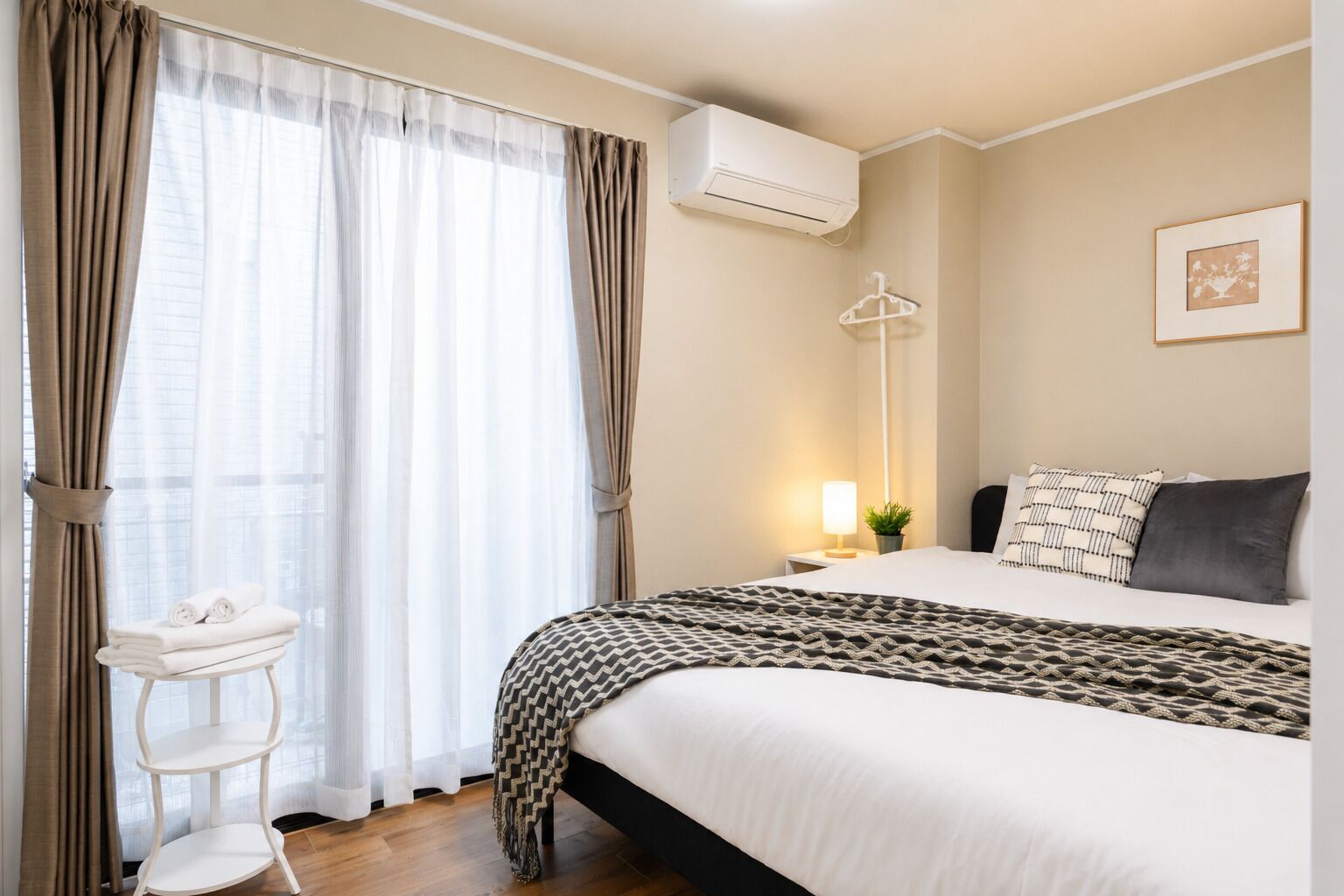 Family House, 4 Bedrooms, Non Smoking, Kitchen | Desk, laptop workspace, blackout drapes, iron/ironing board