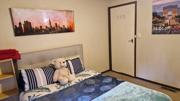 1 chambre, fer et planche à repasser, Wi-Fi gratuit, draps fournis
