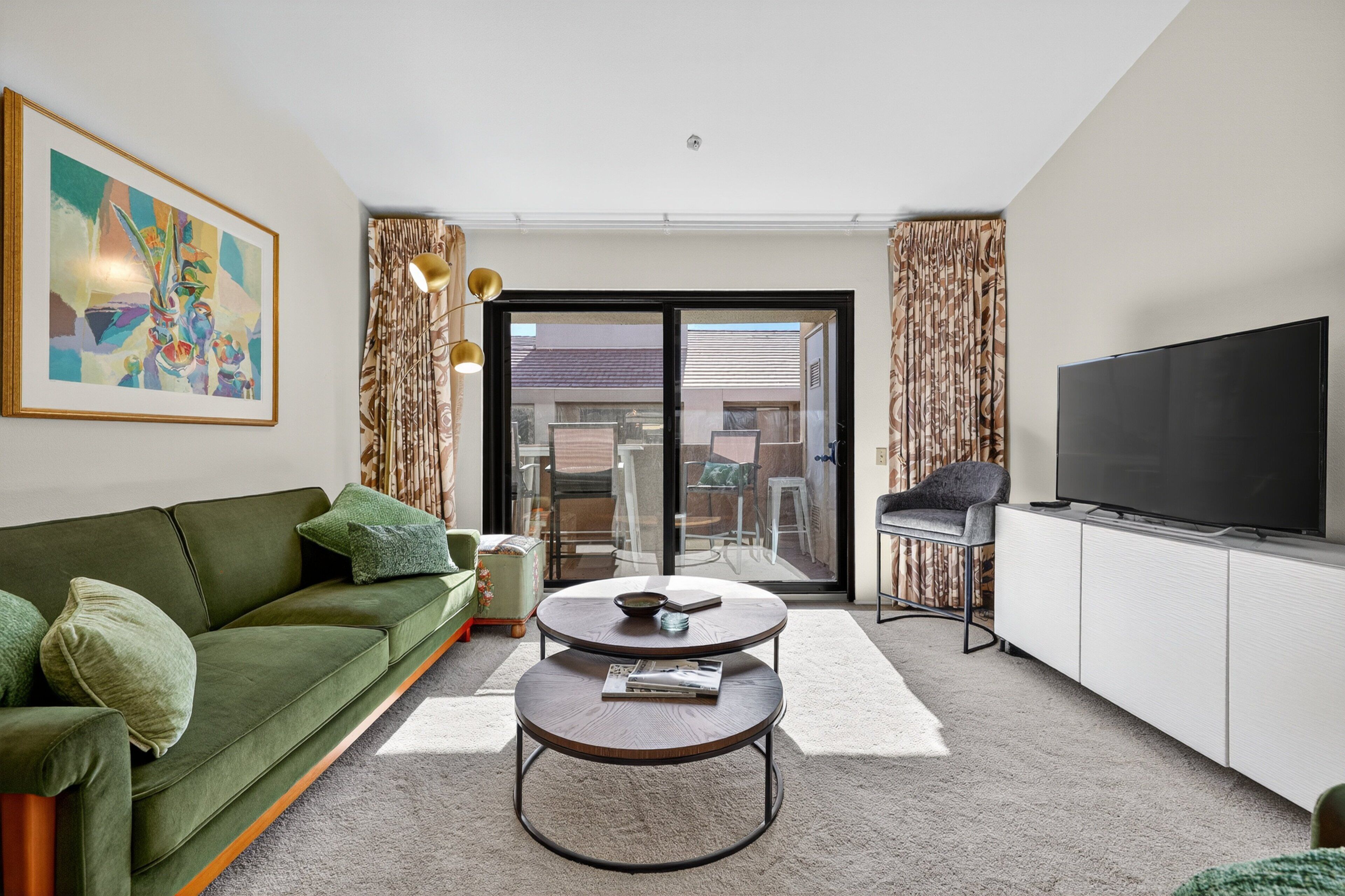 Apartamento, 1 habitación | Zona de estar | Una Smart TV, servicios de streaming