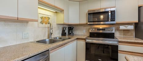 Condo, 1 Bedroom | Private kitchen | Coffee/tea maker, fridge, oven, toaster
