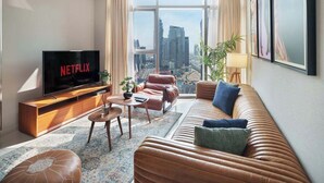 TV - Chic 2BR in Paramount Midtown Infinity Pool Access (Dubai)