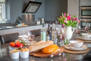 Dining - Luxury Holiday Cottage with Sea Views in Criccieth | Stabal-Ednyfed (Criccieth)