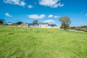 Exterior - Luxury Holiday Cottage with Sea Views in Criccieth | Stabal-Ednyfed (Criccieth)