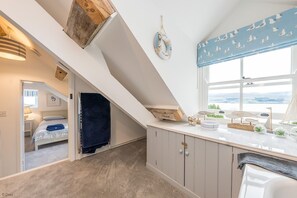 Iron/ironing board, travel cot, WiFi, bed sheets - Beautiful Cosy Cottage Overlooking Beaumaris Bay | Rallt-Goch-Bach (Beaumaris)