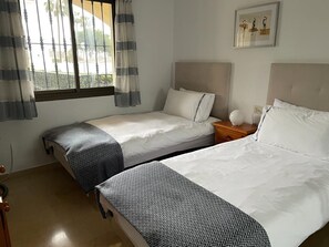Ferros/tábuas de passar roupa, Wi-Fi, roupa de cama